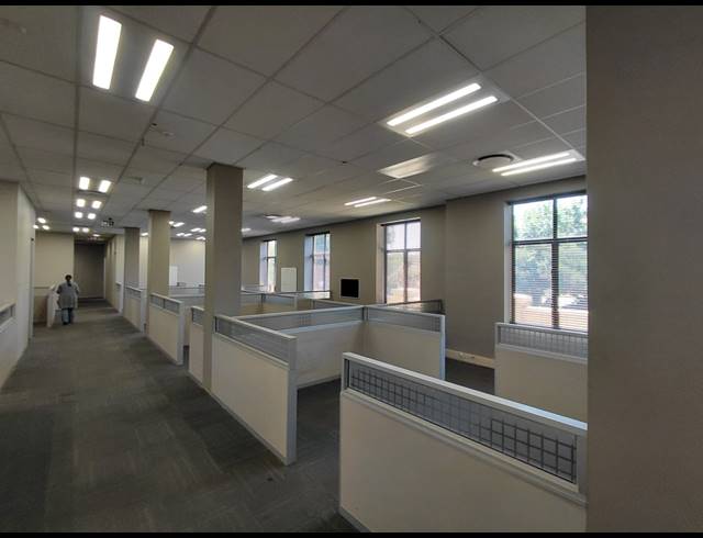 535M² OFFICE TO LET IN MAGALIESSIG